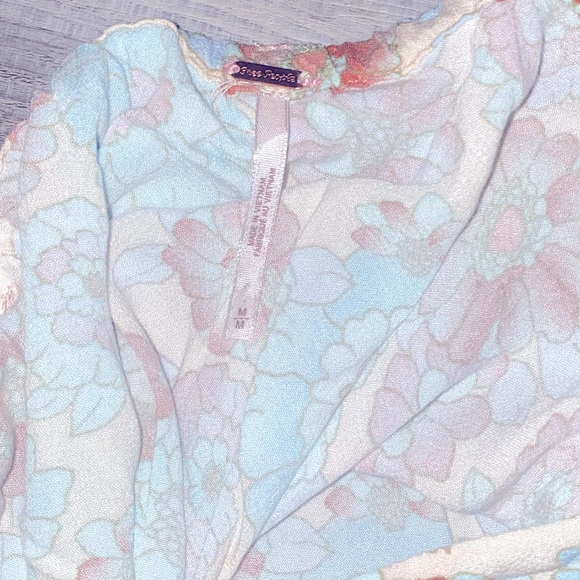 Free people tie wrap floral flowy shirt - Picture 5 of 6